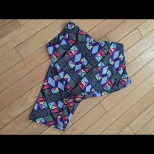 Gently worn Lularoe TC Geometric leggings